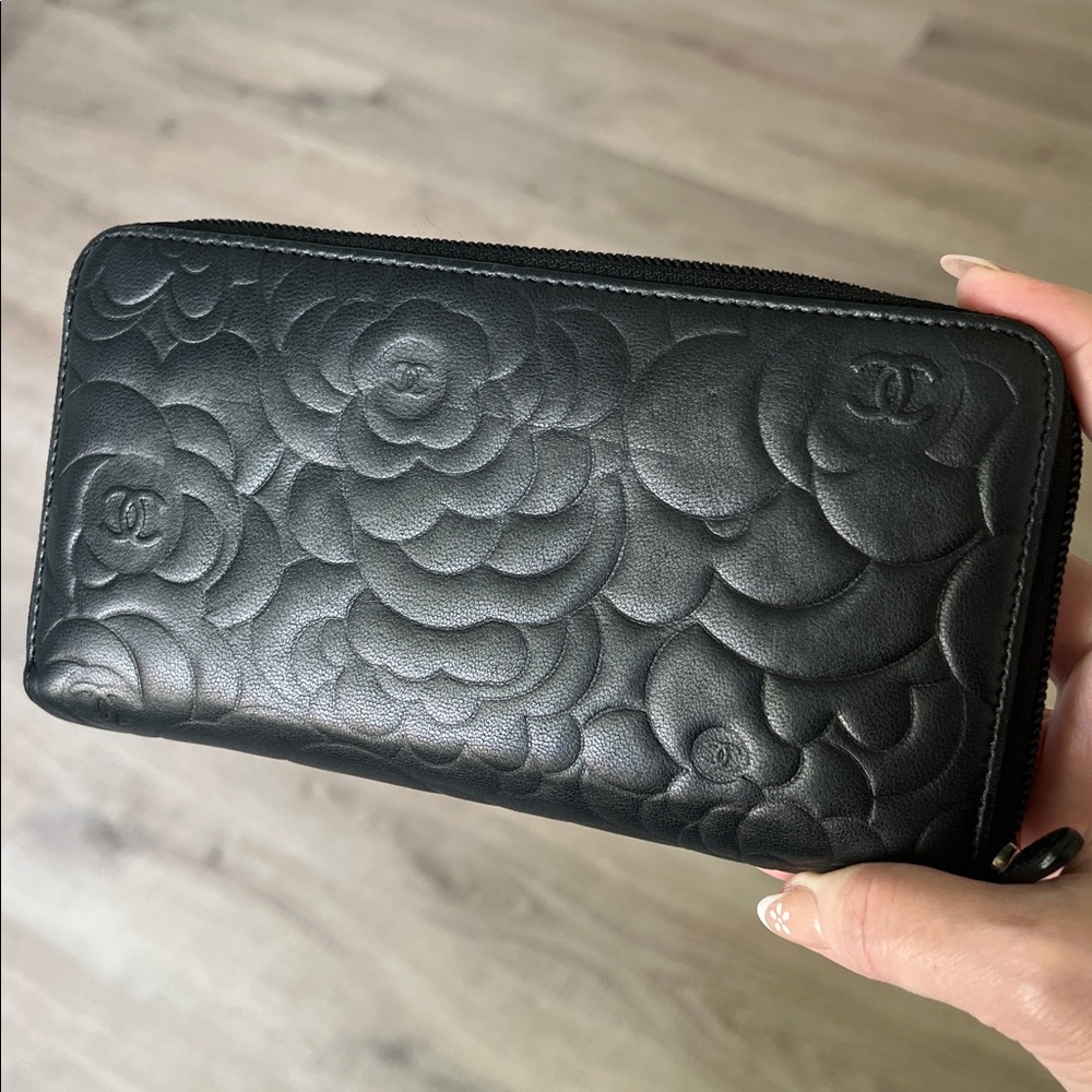 🖤 CHANEL Camillia Zippy Leather Long wallet Black Authentic - Picture 3 of 17